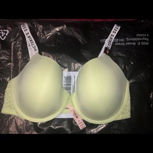 Victoria’s Secret bra 36D